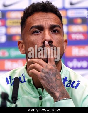 KORREKTUR DER BILDUNTERSCHRIFT: Aktualisierung des Standorts im Wembley Stadium Brasiliens Danilo während einer Pressekonferenz im Wembley Stadium, London. Bilddatum: Freitag, 22. März 2024. Stockfoto