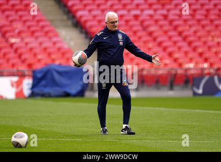 KORREKTUR DER BILDUNTERSCHRIFT: Aktualisierung des Standorts auf den Manager des Wembley Stadions Brasilien, Dorival Junior, während eines Trainings im Wembley Stadion, London. Bilddatum: Freitag, 22. März 2024. Stockfoto