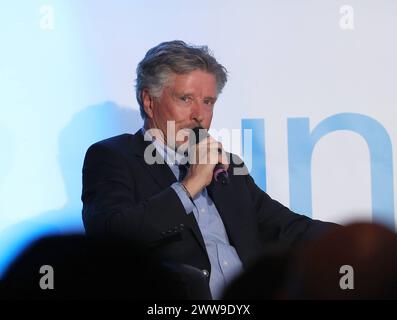 Charity-Talk Unterhaltung am Meer zugunsten von UNICEF Nick Wilder Timmendorfer Strand *** Charity Talk Entertainment by the Sea zu Hilfe von UNICEF Nick Wilder Timmendorfer Strand Stockfoto