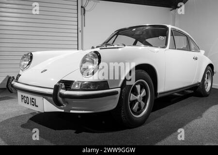 Sparkford.Somerset.Vereinigtes Königreich.7. Januar 2024.Ein Porsche 911 Carrera RS 2,7 aus dem Jahr 1973 ist im Haynes Motor Museum in Somerset zu sehen Stockfoto