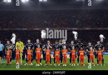 AMSTERDAM - (l-r) Andrew Robertson aus Schottland, schottischer Torhüter Angus Gunn, Ryan Porteous aus Schottland, Scott McTominay aus Schottland, Lawrence Shankland aus Schottland, Ryan Christie aus Schottland, Nathan Patterson aus Schottland, Kieran Tierney aus Schottland, Jack Hendry aus Schottland, Billy Gilmour aus Schottland, John McGinn aus Schottland während des Freundschaftsspiels zwischen den Niederlanden und Schottland in der Johan Cruijff Arena am 22. März 2024 in Amsterdam, Niederlande. ANP MAURICE VAN STEEN Stockfoto