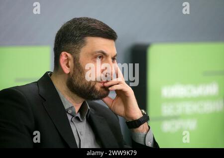 KIEW, UKRAINE – 21. MÄRZ 2024 - der Vorsitzende der Werchowna Rada der Ukraine im Jahr 2014-2016 Wolodymyr Groysman nimmt an dem 16. jährlichen Kiewer Sicherheitsforum Teil, das anlässlich des zehnten Jahrestages der Unterzeichnung des politischen Teils des Assoziierungsabkommens zwischen der Ukraine und der Europäischen Union, Kiew, organisiert wird, um transatlantische Unterstützung für die Ukraine zu mobilisieren. Hauptstadt der Ukraine. Stockfoto