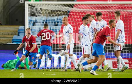 Oslo 20240322. Die Tschechische Republik und Torschütze Antonin Barak (rechts) feiern nach dem Tor 1-2 im internationalen Privatfußballspiel zwischen Norwegen und der Tschechischen Republik im Ullevaal-Stadion in Oslo. Foto: Lise Aaserud / NTB Stockfoto