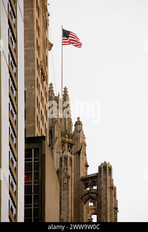 Der 1925 erbaute Tribune Tower im neogotischen Stil, 34 Stockwerke - Heimat der Zeitung Chicago Tribune - Chicago, Illinois - USA Stockfoto