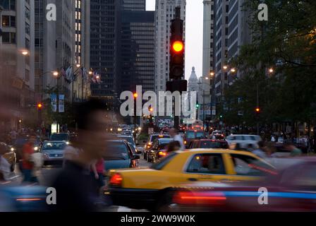 Die Magnificent Mile, der nördliche Teil der Michigan Avenue zwischen Chicago River und Lake Shore Drive mit exklusiven Geschäften, Hotels und Restaurants Stockfoto