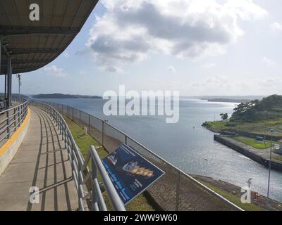 Agua Clara Kontrollturm und Blick auf die Brücke Stockfoto