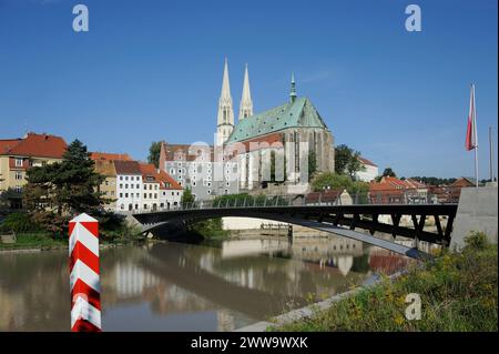 Görlitz, Sachsen, Deutschalnd - Blick von Polen über die Neisse auf die Pfarrkirche St. Peter und Paul Stockfoto