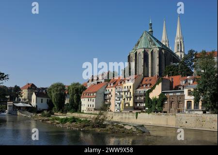 Görlitz, Sachsen, Deutschalnd - Blick von Polen über die Neisse auf die Pfarrkirche St. Peter und Paul Stockfoto