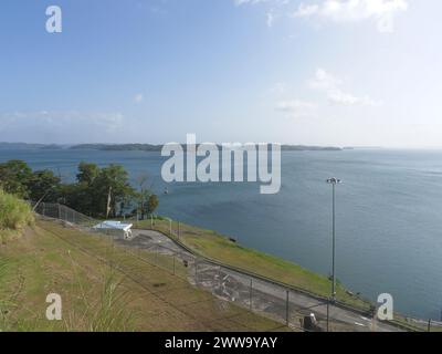 Agua Clara Kontrollturm und Blick auf die Brücke Stockfoto