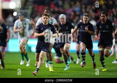 Bristol, Großbritannien. März 2024. Harry Randall von Bristol Bears lief mit dem Ball während des Gallagher Premiership Rugby-Spiels zwischen Bristol Rugby und Northampton Saints am 22. März 2024 in Ashton Gate, Bristol, England. Foto von Scott Boulton. Nur redaktionelle Verwendung, Lizenz für kommerzielle Nutzung erforderlich. Keine Verwendung bei Wetten, Spielen oder Publikationen eines einzelnen Clubs/einer Liga/eines Spielers. Quelle: UK Sports Pics Ltd/Alamy Live News Stockfoto