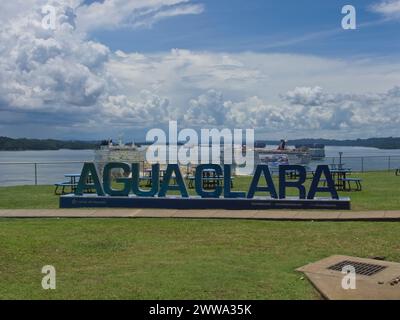 Schild am Agua Clara Visitor Center in Panama Stockfoto