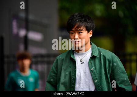 MELBOURNE, AUSTRALIEN, 25. Februar 2024. Im Bild: 22 Yuki Tsunoda (JPN) Visa Cash App RB F1 Team im Fahrerlager beim FIA Formel 1 Rolex Australian Grand Prix 2024 3. Runde vom 22. Bis 24. März auf dem Albert Park Street Circuit in Melbourne, Australien. Quelle: Karl Phillipson/Alamy Live News Stockfoto