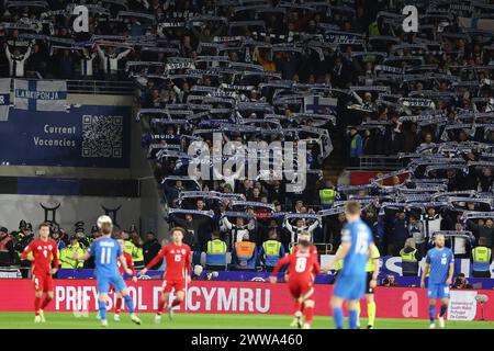 Cardiff, Großbritannien. März 2024. Finnland Fans während des Spiels. Wales gegen Finnland, Qualifikation für die UEFA Euro 2024, Play-off-Spiel am Donnerstag, den 21. März 2024, im Stadion der Stadt Cardiff in Cardiff, Südwales. Nur redaktionelle Verwendung. bild von Andrew Orchard/Andrew Orchard Sportfotografie/Alamy Live News Credit: Andrew Orchard Sportfotografie/Alamy Live News Stockfoto