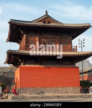 Der Glockenturm im Kaiyuan Tempel in Zhengding, Provinz Hebei, China. Stockfoto