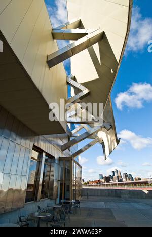 Das Weisman Art Museum, ein Lehrmuseum für die University of Minnesota, ein ungewöhnliches Gebäude aus Edelstahl, entworfen von Frank Gehry, Minneapolis, M Stockfoto