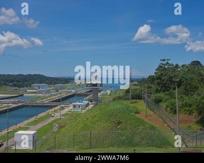 Agua Clara Kontrollturm und Blick auf die Brücke Stockfoto