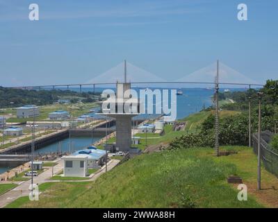 Agua Clara Kontrollturm und Blick auf die Brücke Stockfoto
