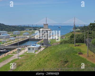 Agua Clara Kontrollturm und Blick auf die Brücke Stockfoto