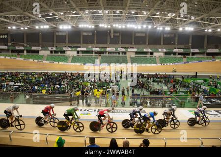 Rio de Janeiro, Brasilien. März 2024. Das C4-Scratch-Rennen der Männer auf der Rennstrecke im Olympischen Velodrome in Rio de Janeiro. Quelle: Casey B. Gibson/Alamy Live News Stockfoto