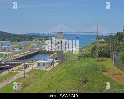 Agua Clara Kontrollturm und Blick auf die Brücke Stockfoto