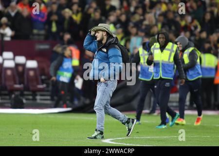 London, Großbritannien. März 2024. London, England, 22. März 2024: Ein Pitch Invader während des internationalen Freundschaftsspiels zwischen Spanien und Kolumbien im London Stadium in London, England (Alexander Canillas/SPP) Credit: SPP Sport Press Photo. /Alamy Live News Stockfoto