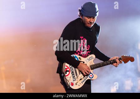 Sao Paulo, Brasilien. März 2024. SP - SAO PAULO - 03/22/2024 - SAO PAULO, LOLLAPALOOZA BRASILIEN 2024 - der Musiker Tom DeLonge von der nordamerikanischen Band Blink 182 tritt am Freitag (22) auf der Budweiser-Bühne auf, beim Lollapalooza Brasil 2024 Festival im Autodromo de Interlagos, südlich von Sao Paulo. Foto: Ettore Chiereguini/AGIF (Foto: Ettore Chiereguini/AGIF/SIPA USA) Credit: SIPA USA/Alamy Live News Stockfoto