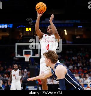 Memphis, Tennessee, USA. März 2024. Houston Guard LJ CRYER (4) schießt den Ball während des NCAA Men's Basketball Tournament in der ersten Runde zwischen den Houston Cougars und den Longwood Lancers am 22. März 2024. Houston gewann 86:46. (Kreditbild: © Scott Coleman/ZUMA Press Wire) NUR REDAKTIONELLE VERWENDUNG! Nicht für kommerzielle ZWECKE! Stockfoto