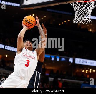 Memphis, Tennessee, USA. März 2024. Houston Wache RAMON WALKER JR. (3) geht in den Korb während des NCAA Men's Basketball Tournament in der ersten Runde zwischen den Houston Cougars und den Longwood Lancers am 22. März 2024. Houston gewann 86:46. (Kreditbild: © Scott Coleman/ZUMA Press Wire) NUR REDAKTIONELLE VERWENDUNG! Nicht für kommerzielle ZWECKE! Stockfoto