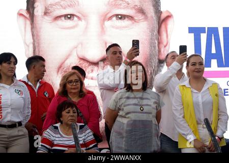 Mexiko-Stadt, Mexiko. März 2024. Der mexikanische Präsidentschaftskandidat der Koalition Fuerza y Corazon por Mexico, Xochitl Galvez, in seiner Rede während einer Präsidentschaftskampagne auf dem Santo Domingo Platz. Am 22. März 2024 in Mexiko-Stadt. (Kreditbild: © Luis Barron/OKULARIS Via ZUMA Press Wire) NUR REDAKTIONELLE VERWENDUNG! Nicht für kommerzielle ZWECKE! Stockfoto