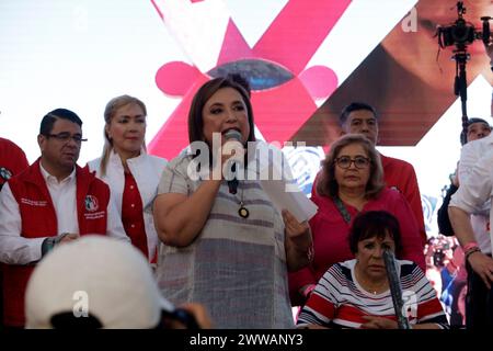 Mexiko-Stadt, Mexiko. März 2024. Der mexikanische Präsidentschaftskandidat der Koalition Fuerza y Corazon por Mexico, Xochitl Galvez, in seiner Rede während einer Präsidentschaftskampagne auf dem Santo Domingo Platz. Am 22. März 2024 in Mexiko-Stadt. (Kreditbild: © Luis Barron/OKULARIS Via ZUMA Press Wire) NUR REDAKTIONELLE VERWENDUNG! Nicht für kommerzielle ZWECKE! Stockfoto