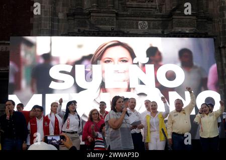 Mexiko-Stadt, Mexiko. März 2024. Der mexikanische Präsidentschaftskandidat der Koalition Fuerza y Corazon por Mexico, Xochitl Galvez, in seiner Rede während einer Präsidentschaftskampagne auf dem Santo Domingo Platz. Am 22. März 2024 in Mexiko-Stadt. (Kreditbild: © Luis Barron/OKULARIS Via ZUMA Press Wire) NUR REDAKTIONELLE VERWENDUNG! Nicht für kommerzielle ZWECKE! Stockfoto