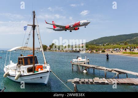 Skiathos, Griechenland - 25. Juni 2023: Jet2 Boeing 737-800 Flugzeug am Skiathos Flughafen (JSI) in Griechenland. Stockfoto