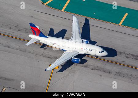 Los Angeles, Vereinigte Staaten - 4. November 2022: Delta Air Lines Airbus A319 Flugzeug am Flughafen Los Angeles (LAX) in den Vereinigten Staaten. Stockfoto