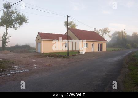 ADMR 62 - Hilfe für den ländlichen Raum, Pas de Calais. Muriel, Auxiliary of Social Life (AVS) arbeitet im Haus von Mr. T. Stockfoto