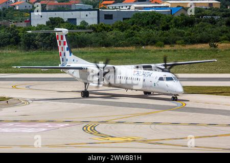 Split, Kroatien - 1. Juni 2023: Croatia Airlines de Havilland Canada Dash 8 Q400 Flugzeug am Flughafen Split (SPU) in Kroatien. Stockfoto