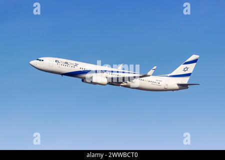 München - 6. Februar 2024: El Al Boeing 737-900ER Flugzeug am Flughafen München (MUC). Stockfoto