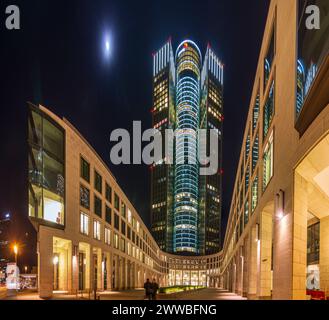 Frankfurt am Main: Hochhaus Turm 185, Mond in Frankfurt Rhein-Main, Hessen, Hessen, Deutschland Stockfoto