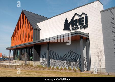 New York, Usa. März 2024. Ein REI Co-op-Geschäft befindet sich in der Nähe der Huntington Station im Suffolk County. Quelle: SOPA Images Limited/Alamy Live News Stockfoto