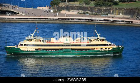 Sydney, Australien - 10. September 2009: MV Collaroy im Hafen von Sydney. Manly Ferry 'Collaroy' nähert sich dem Terminal am Circular Quay. Stockfoto