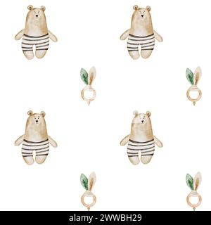 Kinderspielzeug. Nahtloses Muster mit Teddybär und Rassel. In Pastellfarben im skandinavischen Stil. Boho-Ornament für Kindertextilien und -Verpackungen Stockfoto