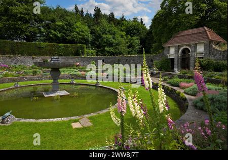 Der Sunken Garden in den italienischen Gärten in Heywood bei Ballinakill im County Laois, Irland, entworfen von Sir Edwin Lutyens im Jahr 1912. Stockfoto