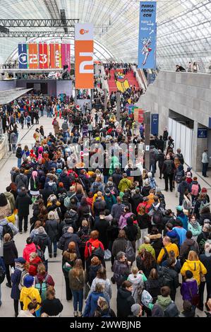 Leipzig, Deutschland. März 2024. Zahlreiche Besucher kommen zur Leipziger Buchmesse. Über 2000 Aussteller aus 40 Ländern präsentieren ihre neuen Produkte auf dem Frühjahrstreffen der Buchbranche. Quelle: Jan Woitas/dpa/Alamy Live News Stockfoto