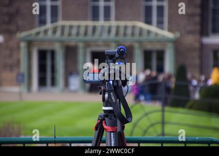 London, Großbritannien. März 2024. Die Medien versammeln sich vor dem Kensington Palace nach der Ankündigung, dass Catherine, Prinzessin von Wales, an Krebs erkrankt ist. Quelle: Vuk Valcic/Alamy Live News Stockfoto