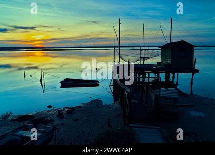 Sonnenuntergang am Pialassa Baiona in der Nähe von Marina Romean (Italien) Stockfoto