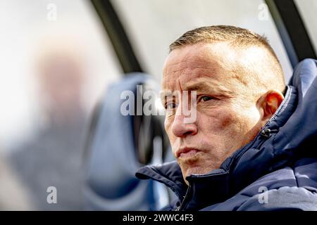 WERKENDAM, Niederlande. März 2024. Fußball, Stadion de Zwaaier, BetNation Divisie, Saison 2023/2024, während des Spiels Kozakken Boys - Jong Almere City, Kozakken Boys Trainer Edwin Grunholz Credit: Pro Shots/Alamy Live News Stockfoto