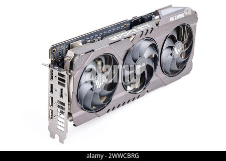 NVIDIA RTX 3060 OC 12g TUF Gaming Grafikkarte auf weißem Hintergrund Stockfoto