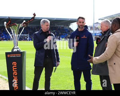 Will Grigg aus Chesterfield wird von TNT Soorts interviewt, bevor er am 23. März 2024 während des Spiels Chesterfield FC gegen Boreham Wood FC Vanarama National League im SMH Group Stadium in Chesterfield, England, Großbritannien, anfängt Stockfoto