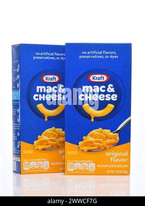 IRIVNE, KALIFORNIEN - 21. März 2024: Zwei Schachteln Kraft Mac und Käse. Stockfoto