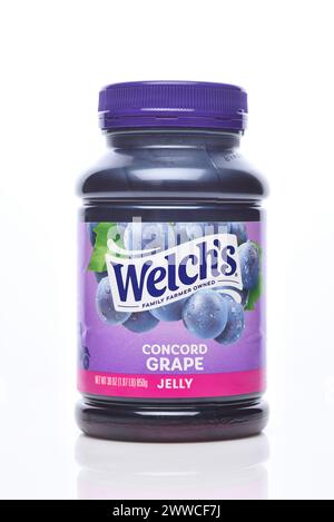 IRIVNE, KALIFORNIEN - 21. März 2024: Ein Glas Welchs Concord Grape Jelly. Stockfoto