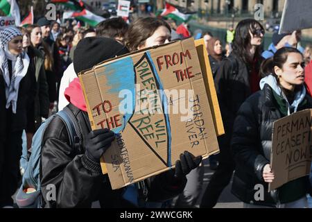 Edinburgh Schottland, Vereinigtes Königreich 23. März 2024. Ein pro-palästinensischer marsch findet durch das Stadtzentrum statt.Credit sst/Alamy Live News Stockfoto